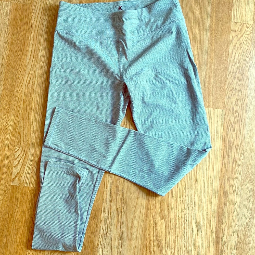 Light grey striped leggings